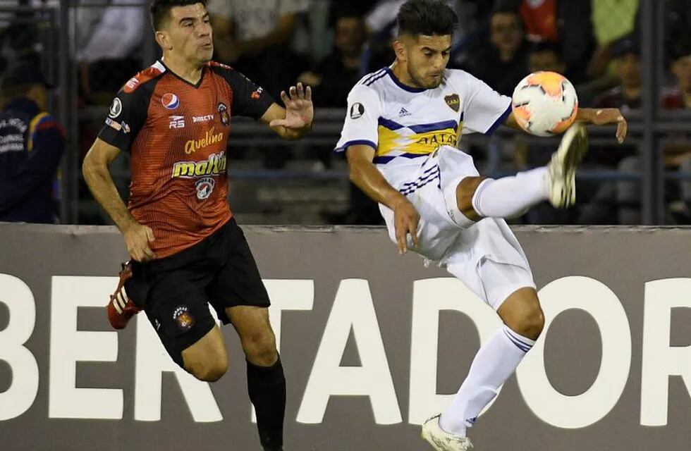 Carlos Zambrano sufrió una fractura de costilla y será baja en Boca por un mes. (AP)