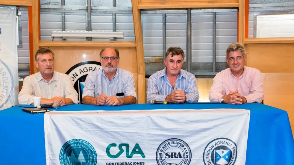 MESA DE ENLACE. Las cuatro entidades rurales criticaron el cierre de las exportaciones a los derivados de la soja. (Clarin)