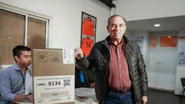 El actual intendente de Posadas, Leonardo “Lalo” Stelatto emitió su voto