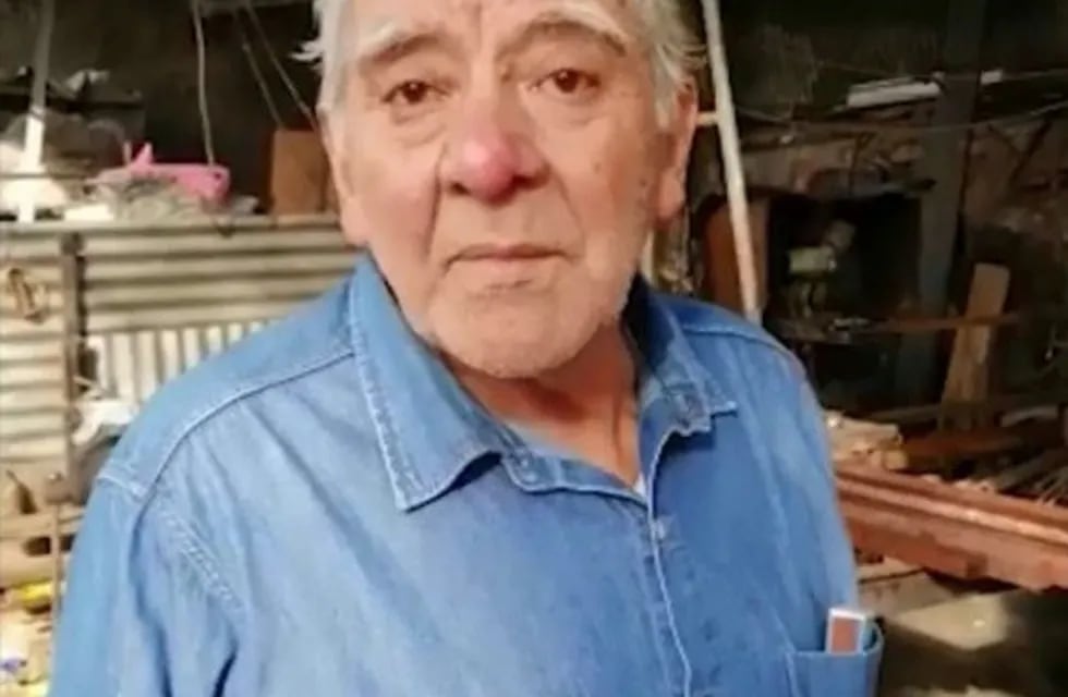 José Carmona, es jubilado y metalúrgico a los 76 años y perdió todo en un incendio.