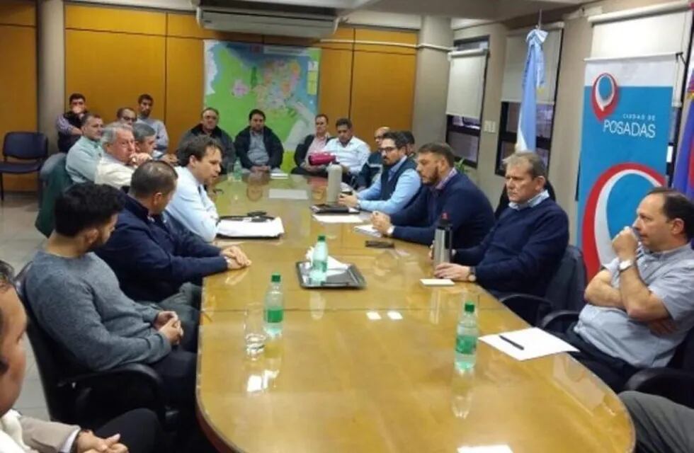 Reunión entre secretario de gobierno Fabián Florentín y los representantes de las empresas de Ómnibus.