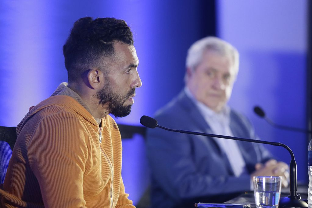 Conferencia de prensa de Carlos Tévez donde anuncia su retiro de Boca Juniors. (Télam)