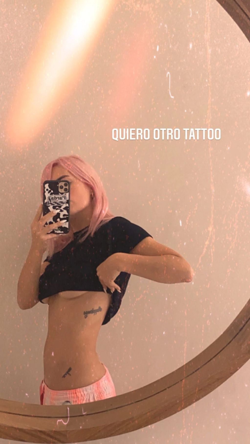 Lali Espósito mostrando sus tatuajes