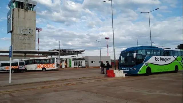Comenzó a operar el transporte especial entre los aeropuertos de Iguazú y Posadas