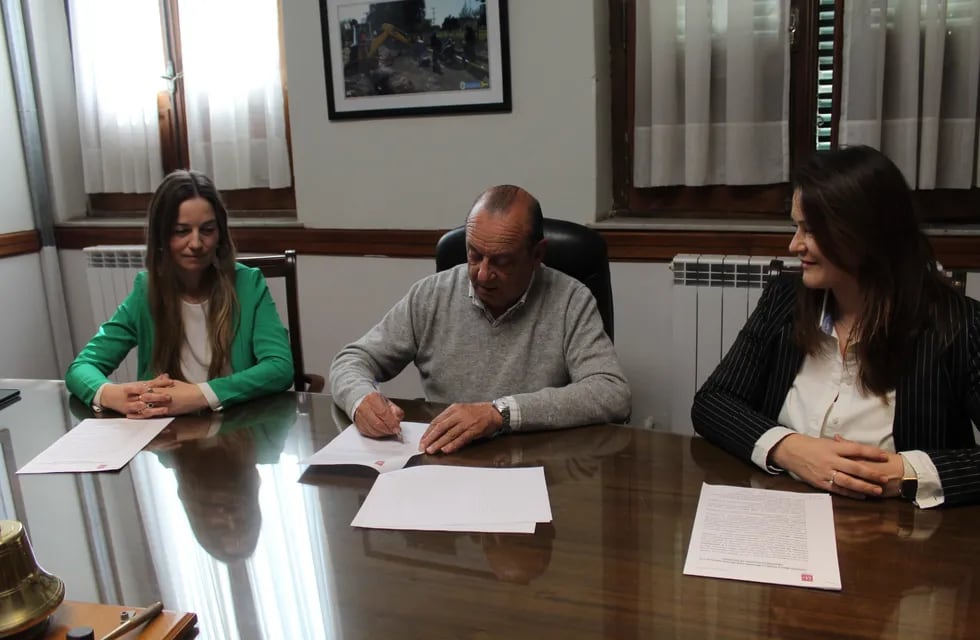 firma de convenio con la Universidad Nacional de Río Negro