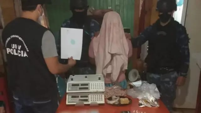 Desbaratan un “kiosco” narco en Puerto Iguazú y entre las drogas incautadas encuentran pasta base