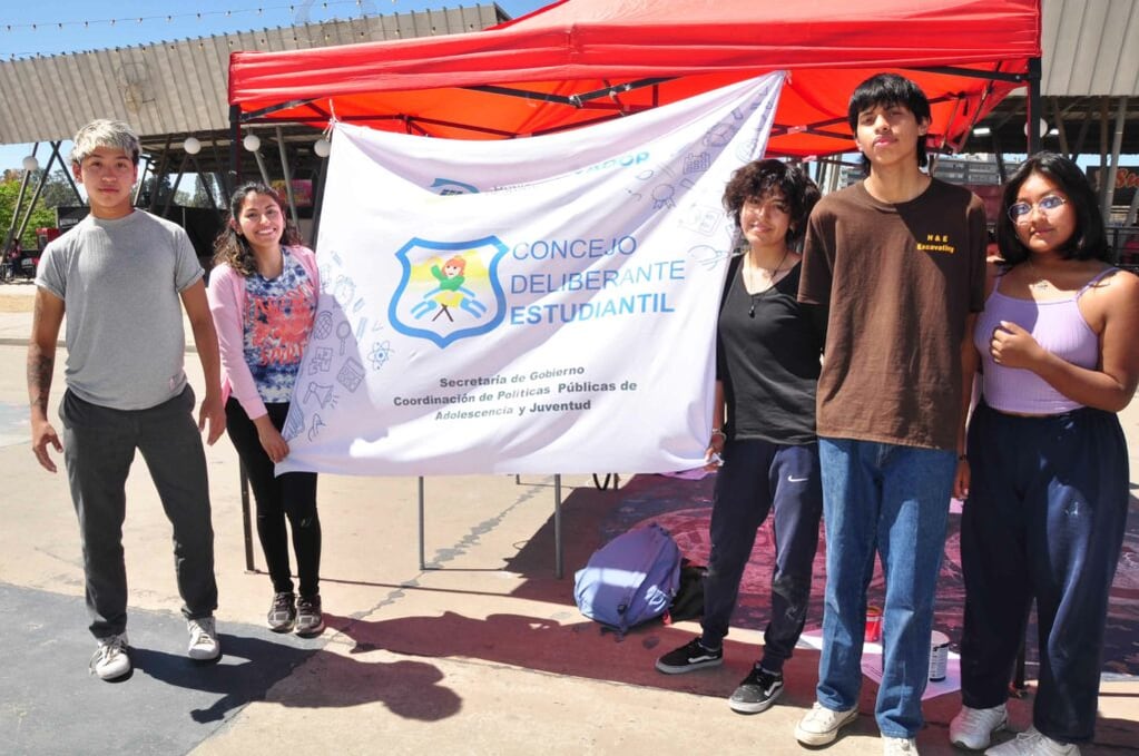 Acompañados por la coordinadora de Políticas Públicas de Adolescencia y Juventud, Flavia Lara, miembros del Concejo Deliberante Estudiantil participaron activamente en la jornada del sábado.