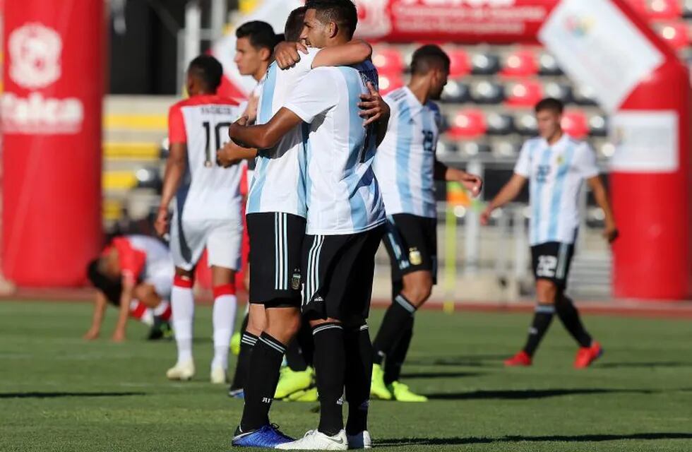 Argentina le ganó 1-0 a Perú y clasificó al hexagonal final del Sudamericano Sub-20 (AFP).