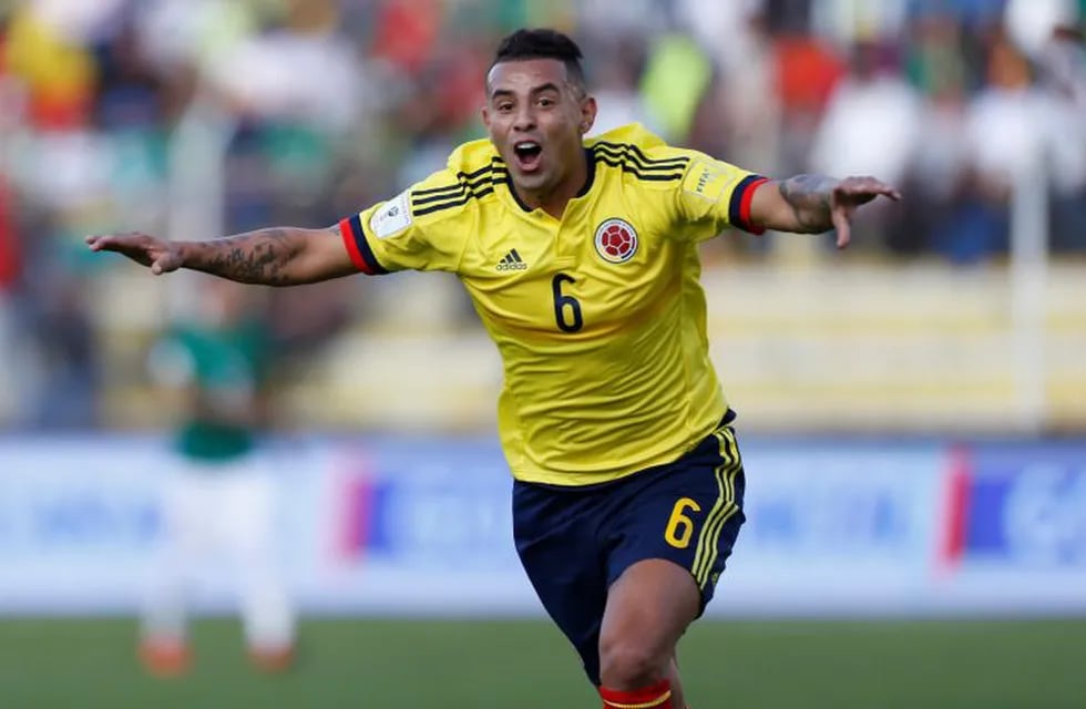 Colombia's Edwin Cardona celebrates his goal against Bolivia during a 2018 World Cup qualifying soccer match against Bolivia, in La Paz, Bolivia, Thursday, March 24, 2016. Colombia won 3-2. (AP Photo/Juan Karita) la paz bolivia Edwin Cardona futbol Eliminatorias Rusia 2018 futbol futbolistas partido bolivia vs. colombia