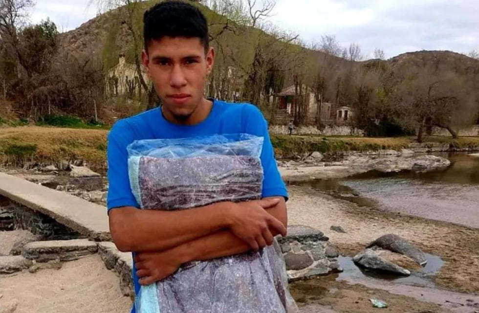 Josué, el jovencito que vive a orillas del río San Antonio. (Foto: Facebook / Sonia Castro).