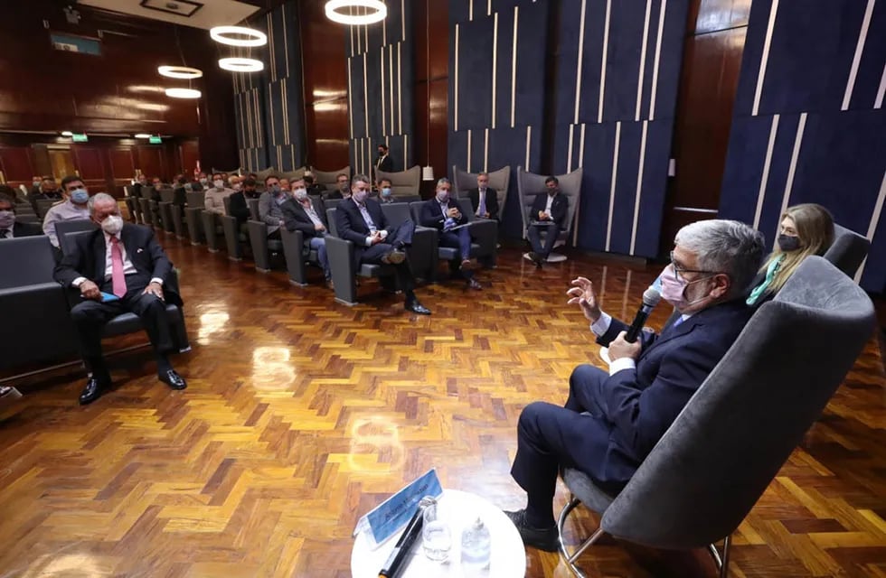 El secretario de Comercio Roberto Feletti en la reunión con empresarios para definir el congelamiento de precios.