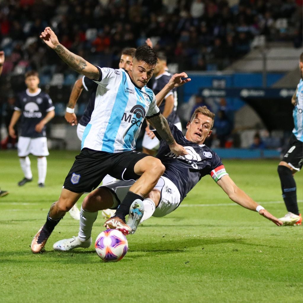 El sábado y jugando de local, Gimnasia de Jujuy volvió a perder. Fue el tercer encuentro, de cuatro, en el que el Lobo jujeño recibe tres goles en su arco.