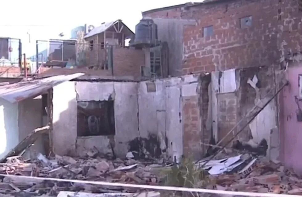 La explosión destruyó una vivienda y cinco hermanitos y su padre se encuentran internados en grave estado.