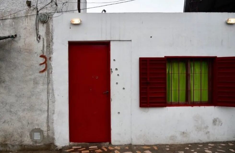 Atacan con ametralladora el frente de una casa de Lamadrid 400 bis