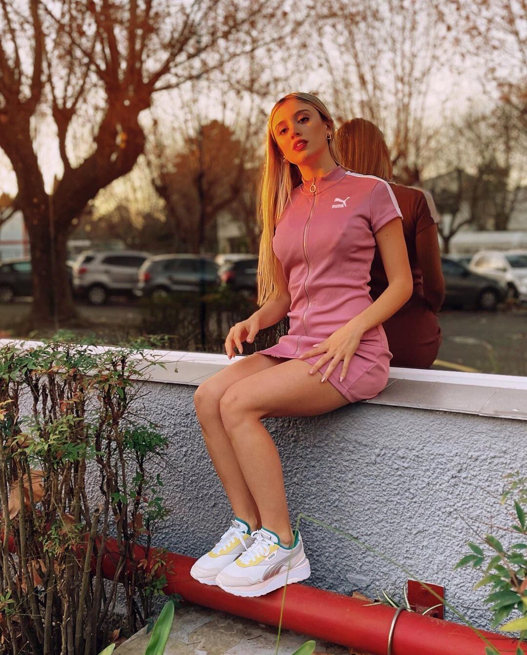 Morena Beltrán posó con un minivestido rosa y conquistó Instagram