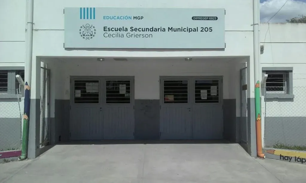 La Escuela Municipal Nº 205, a metros de donde se encontró la granada.