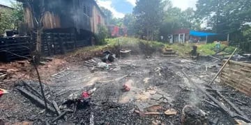 Incendio en Oberá dejó una vivienda destruida y otra afectada por las llamas