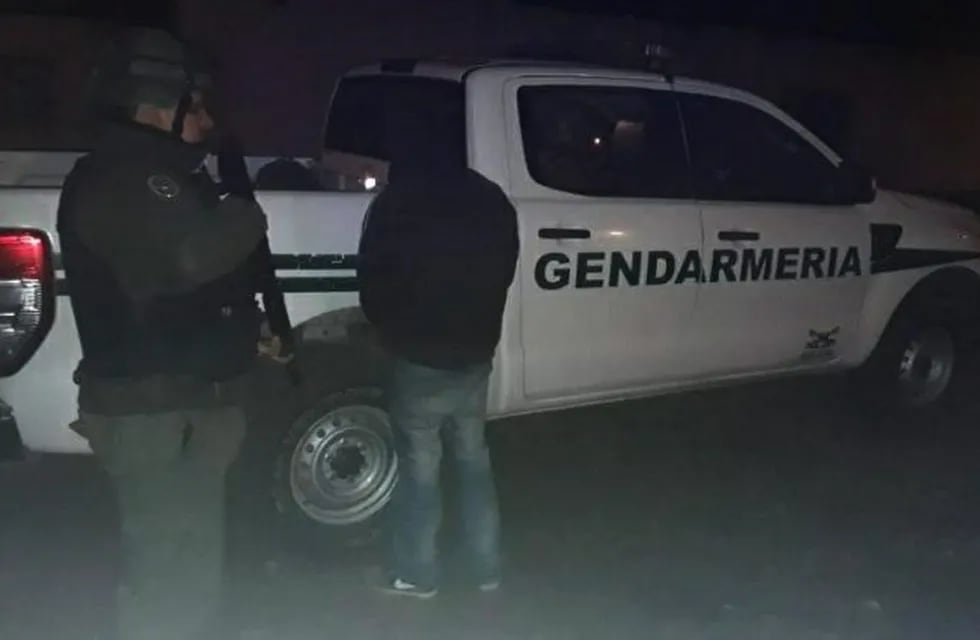 Los asaltantes abordaron a dos gendarmes que estaban fuera de servicio y un compañero de ellas intervino para neutralizar a los ladrones. (Twitter)