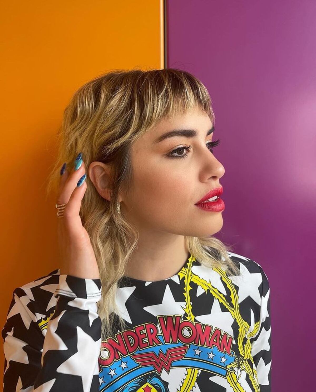 Lali Espósito lució un look estilo pin-up.
