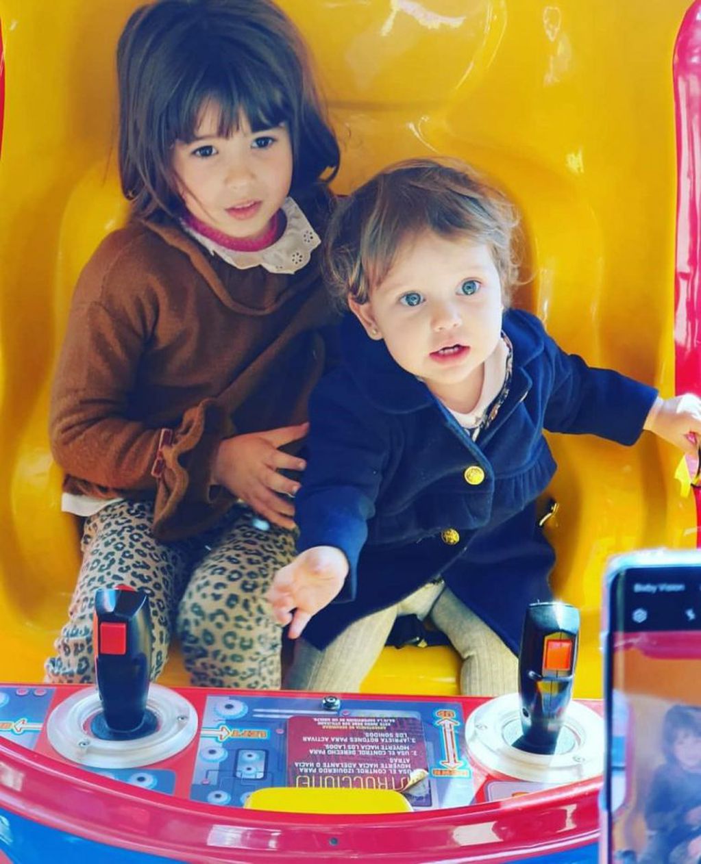 Rufina Cabré y Magnolia Vicuña, las hijas de Eugenia China Suárez (Foto: Instagram)