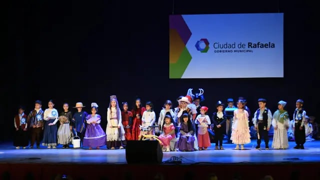 Los niños volvieron a ser partícipes del acto central del 25 de Mayo.