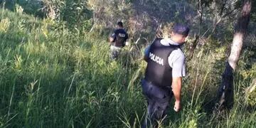 Disparó a su hermano y a otro hombre y esta siendo buscado por la Policía en Gobernador Roca