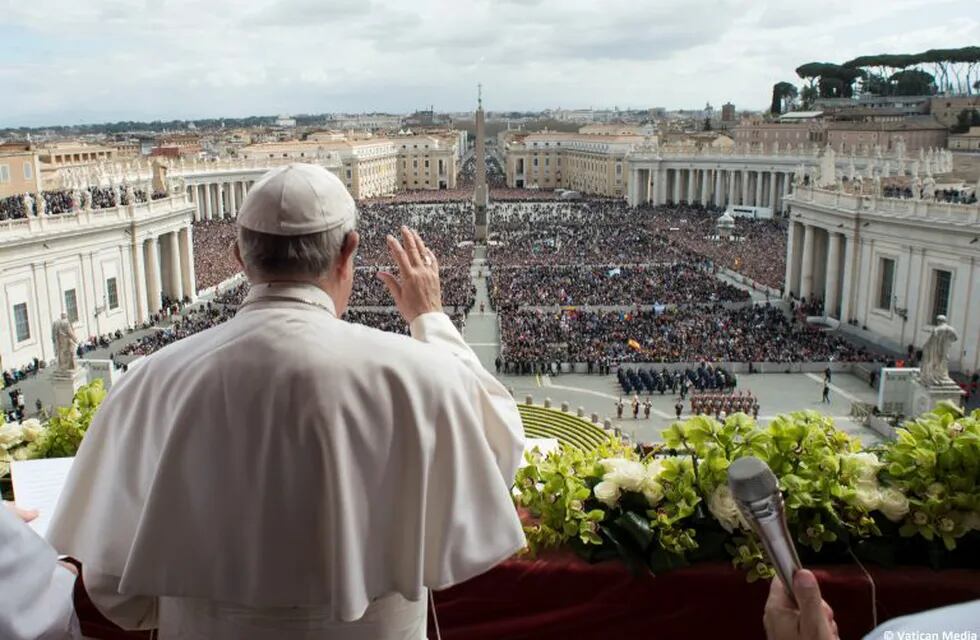Los tres denunciantes a los que el Sumo Pontífice desacreditó en su visita a Chile acudirán a Italia en abril.  (AFP)
