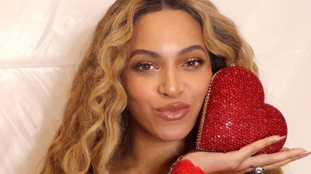 Y aunque a simple vista podemos advertir que no se trata de la Beyoncé, los agentes tuvieron que confirmar su identidad. (Foto: Instagram/ beyonce)