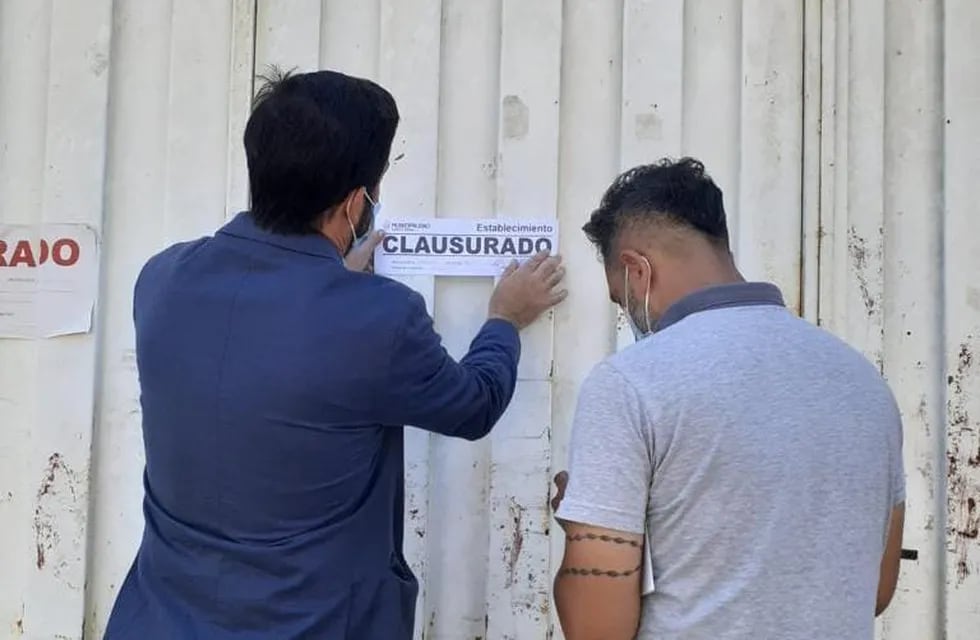 La Municipalidad clausuró una fábrica de piletas en barrio Los Boulevares. (Municipalidad de Córdoba