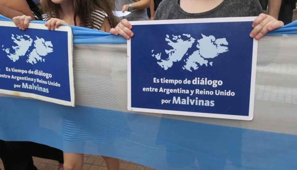 La Causa Malvinas nos une a los argentinos de Norte a Sur y de Este a Oeste.