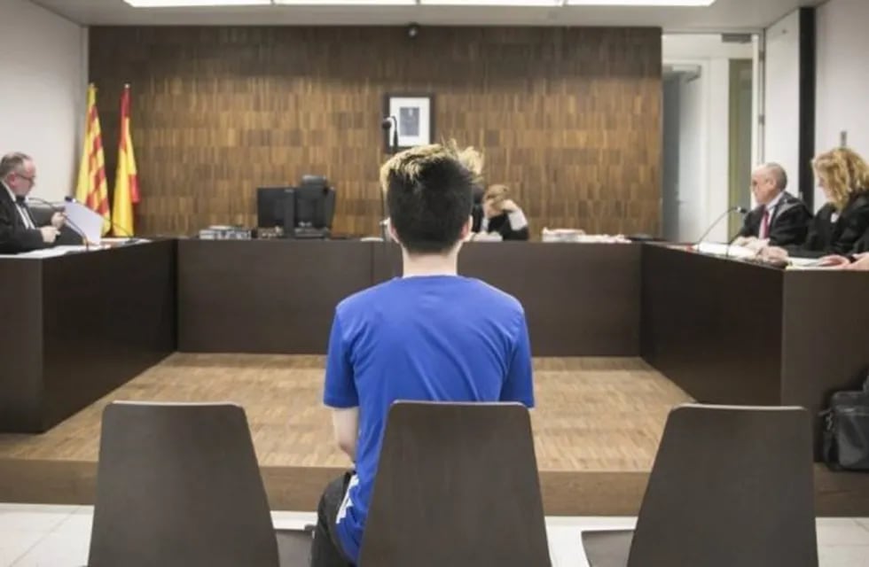 El juicio al youtuber español (Foto: Clarín).