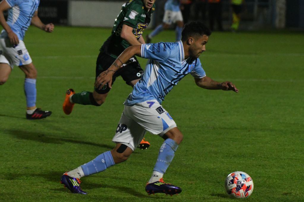 Estudiantes recibió a Nueva Chicago por la fecha 27 de la Primera Nacional. (Tomy Fragueiro / La Voz).