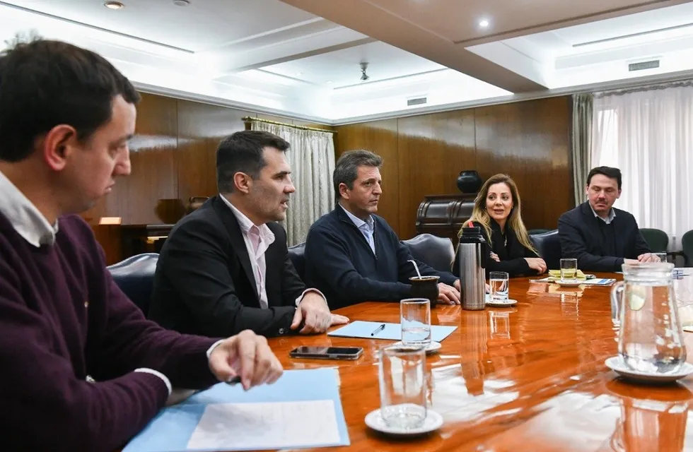 Sergio Massa, Ministro de Economía y la secretaria de Energía, Flavia Royón, avanzaron en la quita de subsidios a las tarifas de luz y gas en todo el país.