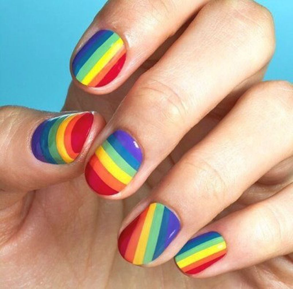 Las uñas con el arcoiris o con los colores del Orgullo son una de las tendencias más populares durante este mes (Web)