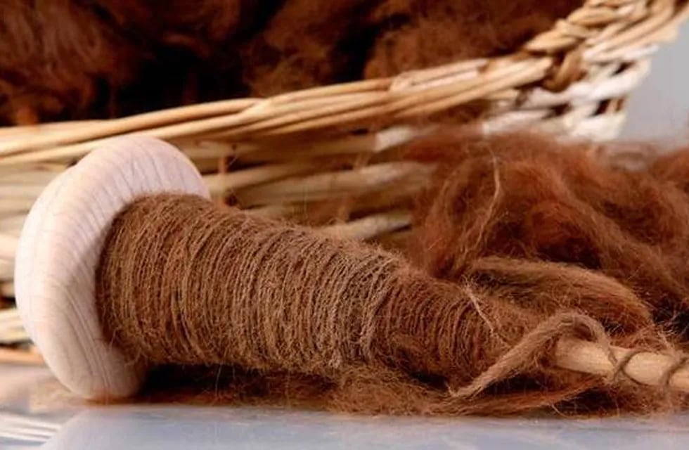 Trabajo artesanal con fibra de vicuña.