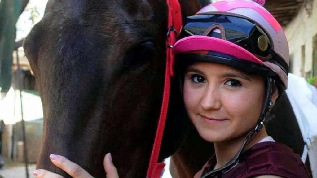 La jocketa mendocina que se accidentó en el Hipódromo de Palermo ya respira por sus propios medios