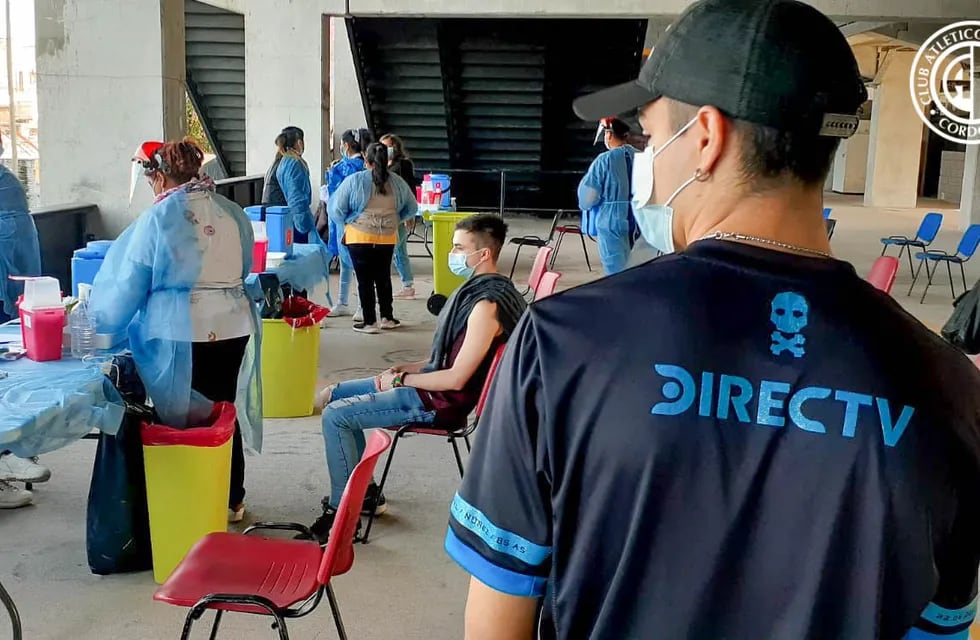 Se cumplió otra jornada de vacunación y testeos en el estadio de Belgrano.