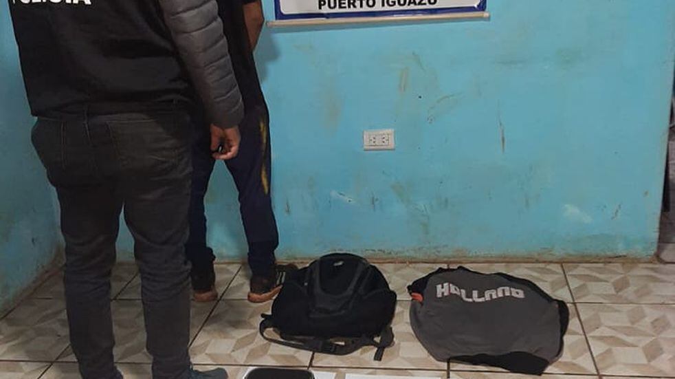 Un joven fue detenido tras robar objetos de vehículos en Puerto Iguazú.