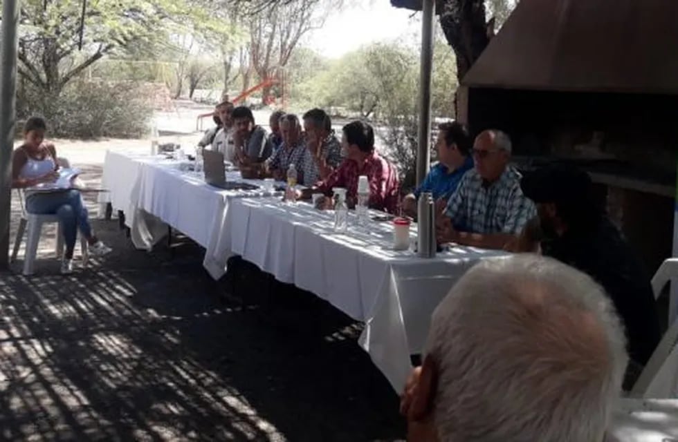 En la reserva provincial Telteca las autoridades de Economía, Senasa, Policía Rural y autoridades de la comuna de Lavalle recibieron a productores ganaderos de la zona. Gentileza Gobierno de Mendoza