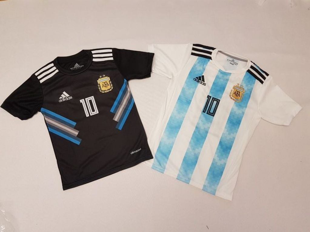 Imagen Ilustrativa. Camisetas para chicos de la Selección Argentina de Fútbol.