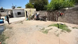 El lugar exacto en una vivienda de barrio Las Playas donde cayó el globo aerostático en Córdoba. (Pedro Castillo/La Voz)