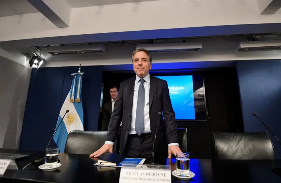 Dujovne le pidió a los gobierno provinciales bajar los impuestos.