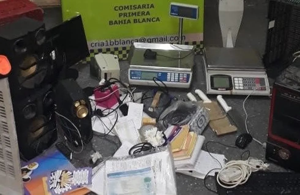 Los elementos robados en la carnicería fueron encontradas en la plaza Rivadavia