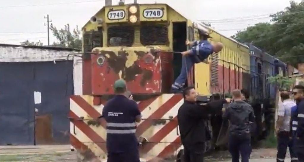 Descarriló un tren en zona oeste y casi provoca una tragedia