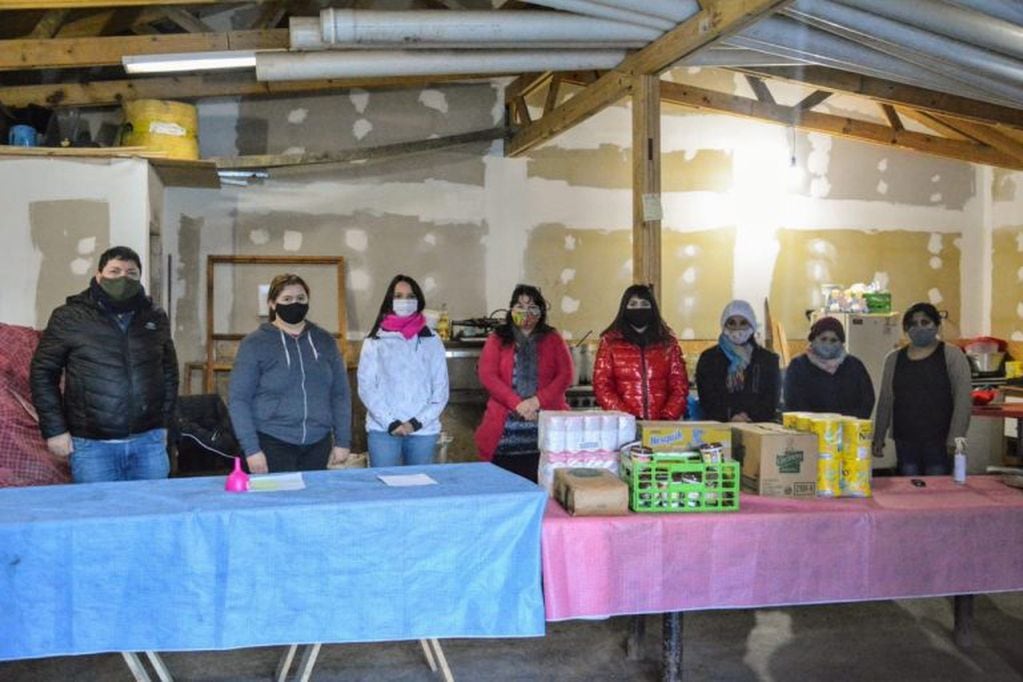 Entrega de alimentos donados por la Iglesia de Jesucristo de los SUD al Municipio para los comedores y merenderos de la ciudad