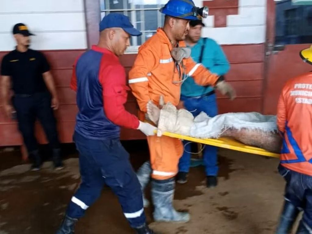 Tragedia en Venezuela: doce personas murieron asfixiadas en una mina de oro. Foto: Twitter.