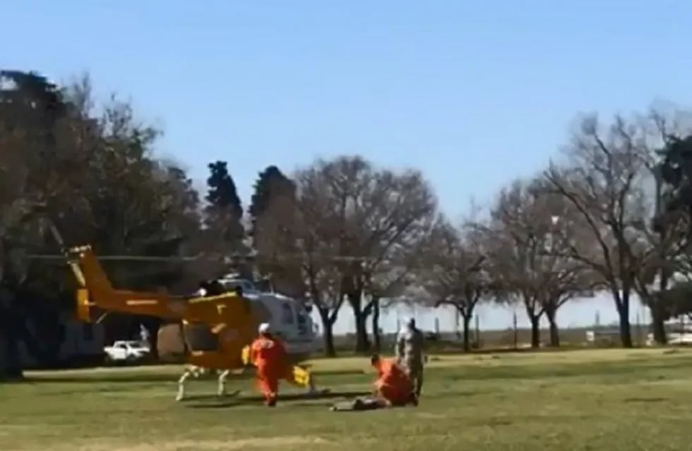 El niño fue trasladado en helicóptero hacia Rosario por la gravedad del cuadro. (Captura)