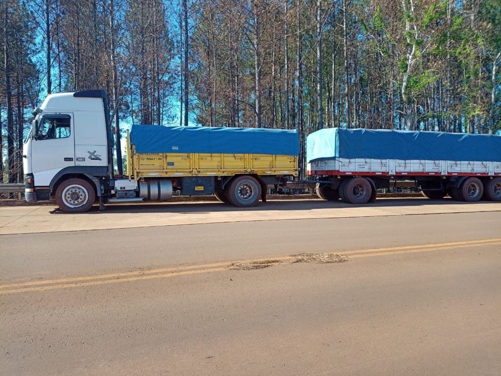 Interceptaron camiones con soja ilegal.
