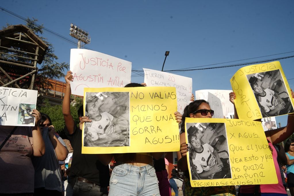 Marcha por el asesinato de Agustín Ávila en Jesús María. (La Voz)
