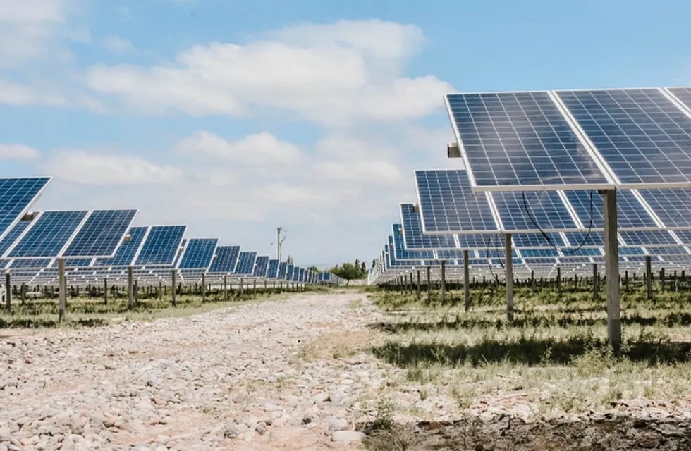 El parque fotovoltaico contribuirá al desarrollo sustentable y la producción de energía limpia.